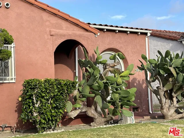 $3,200 | 4238 Sutro Avenue, Los Angeles, CA 90008