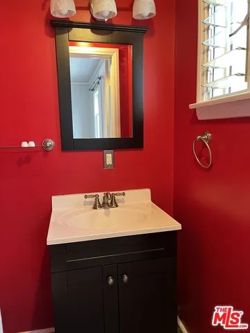 $3,200 | 4238 Sutro Avenue, Los Angeles, CA 90008