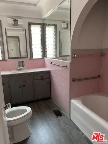 $3,200 | 4238 Sutro Avenue, Los Angeles, CA 90008