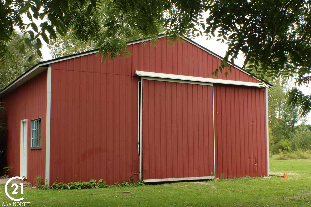 523 Berville Road Allenton, MI 48002 - Photo 3 of 35 30x40 Pole Barn