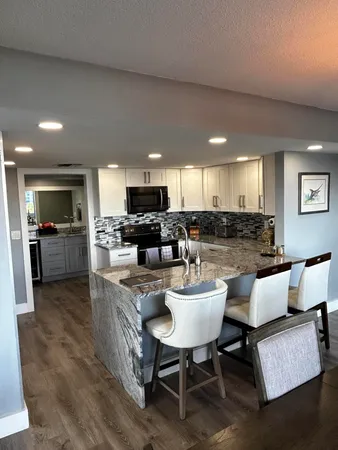 $9,000 | 108 Lakeshore Drive, Unit 338, North Palm Beach, FL 33408