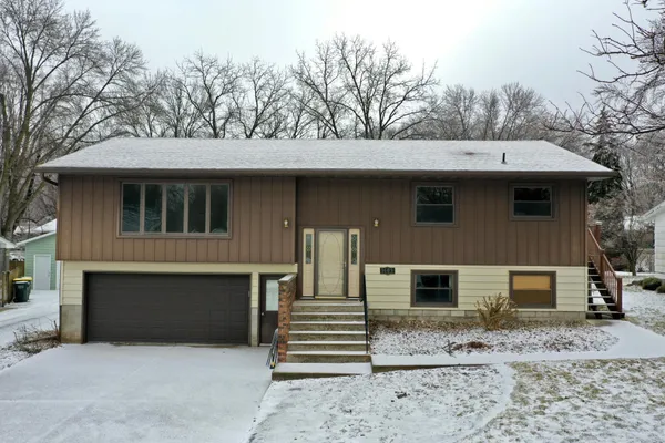 $299,900 | 1609 7 1/2 Street Southwest, Willmar, MN 56201