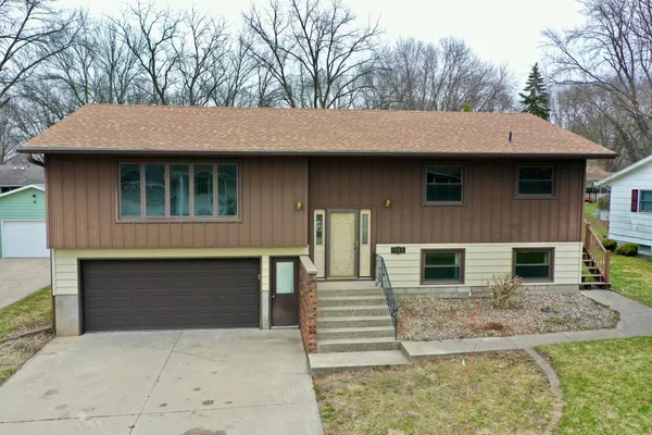 $289,900 | 1609 7 1/2 Street Southwest, Willmar, MN 56201