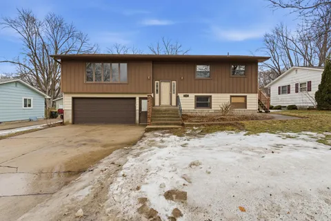$299,900 | 1609 7 1/2 Street Southwest, Willmar, MN 56201