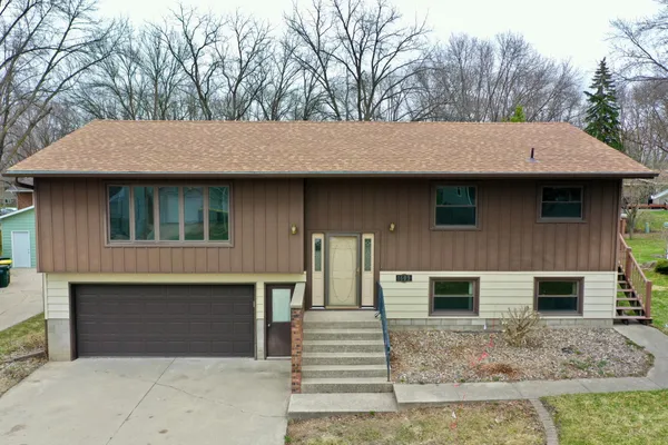 $289,900 | 1609 7 1/2 Street Southwest, Willmar, MN 56201