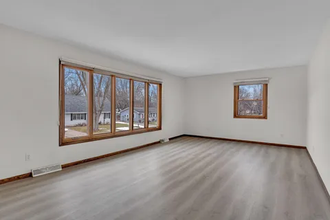 $299,900 | 1609 7 1/2 Street Southwest, Willmar, MN 56201