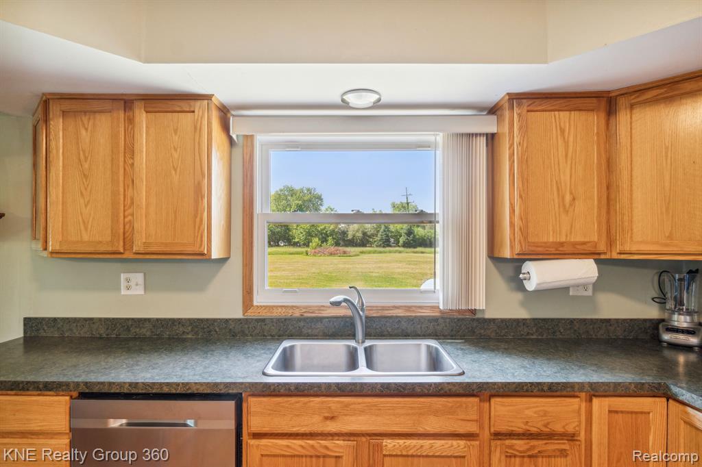 7861 Pingree Road Pinckney, MI 48169 - Photo 13 of 37