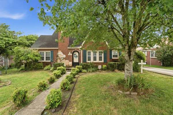 $399,900 | 518 Jefferson Avenue East, Carthage, TN 37030