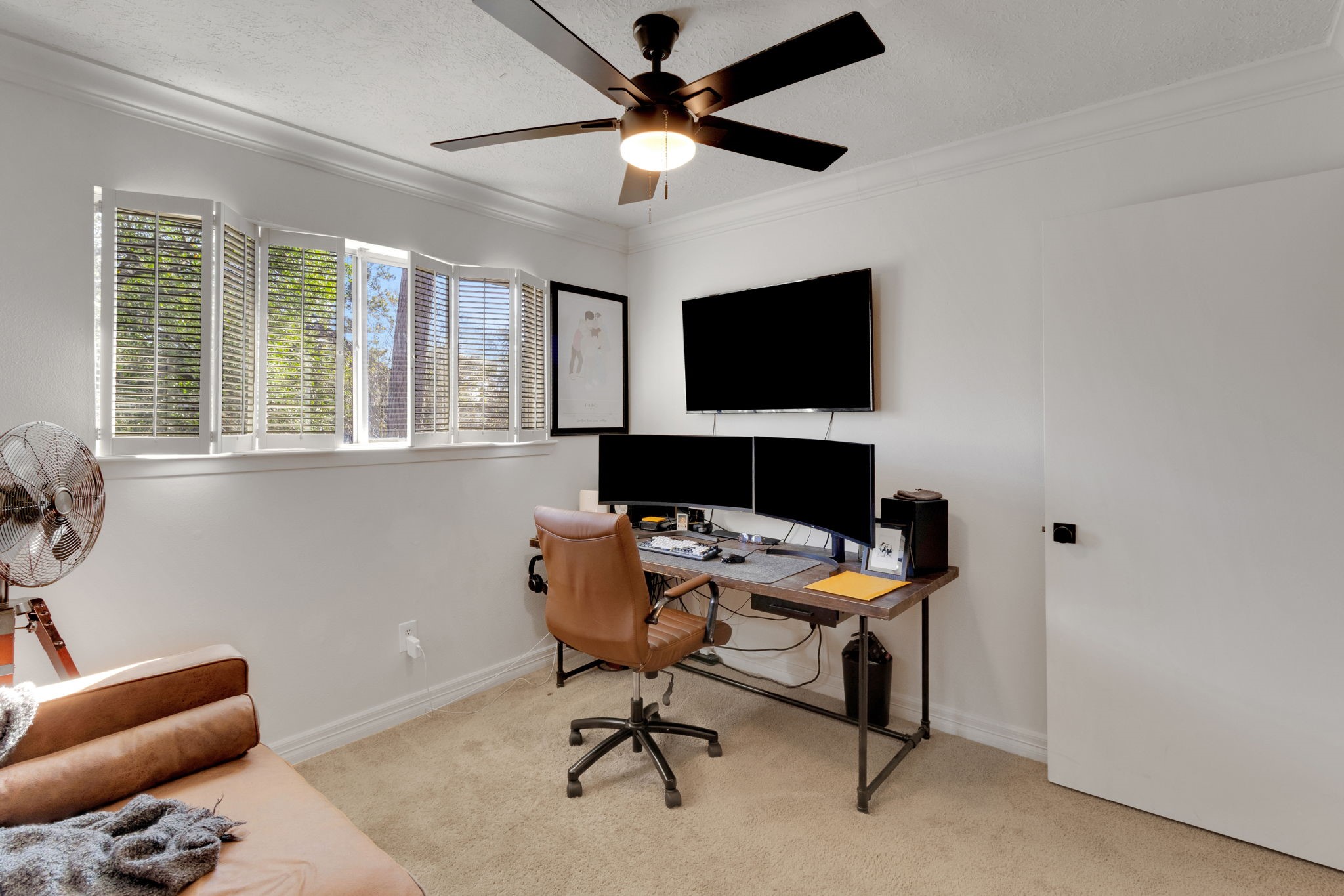 3627 Rolling Forest Drive Spring, TX 77388 - Photo 37 of 47 Crown molding, and updated fixture once again accent this functional space.