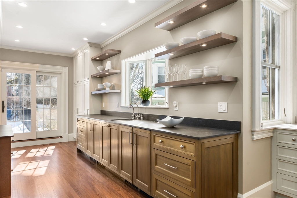 232 Kent Street Brookline, MA 02446 - Photo 4 of 32