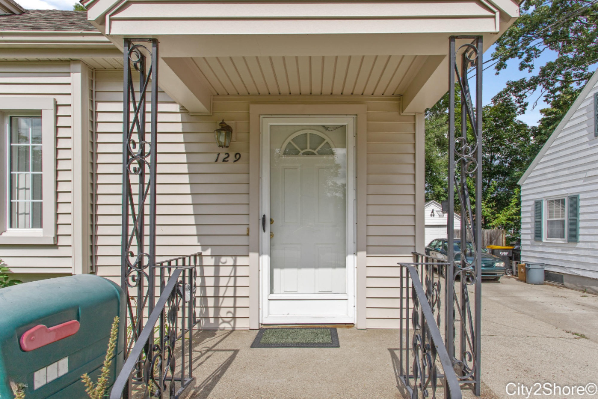 129 Manchester Road Southwest Wyoming, MI 49548 - Photo 4 of 32 Front Door