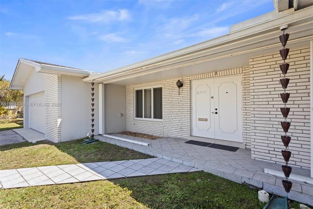 $1,699,999 | 11807 Southwest 112th Avenue, Miami, FL 33176