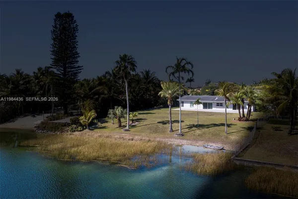 an aerial view of a house with outdoor space and lake view