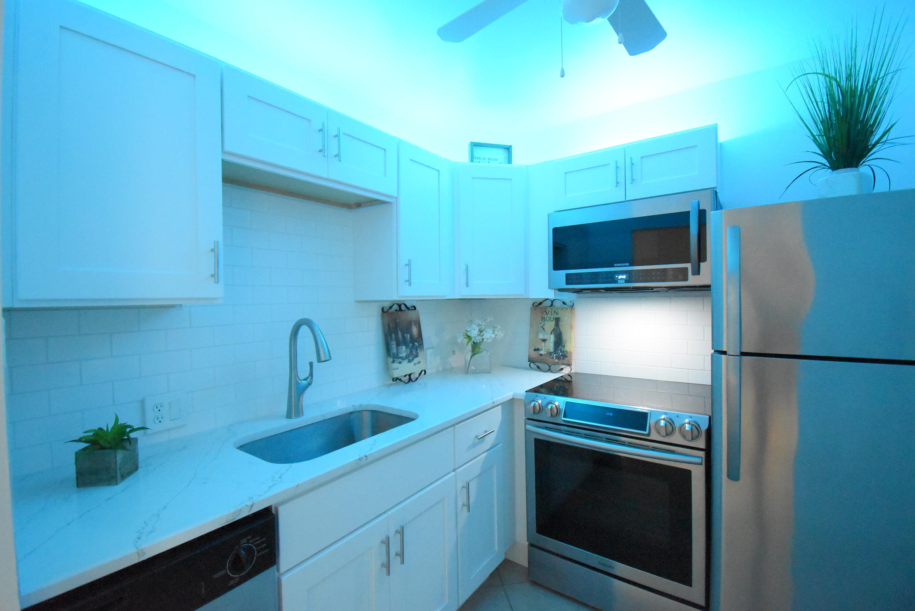 205 Suffolk F Boca Raton, FL 33434 - Photo 1 of 20 DSC_0144