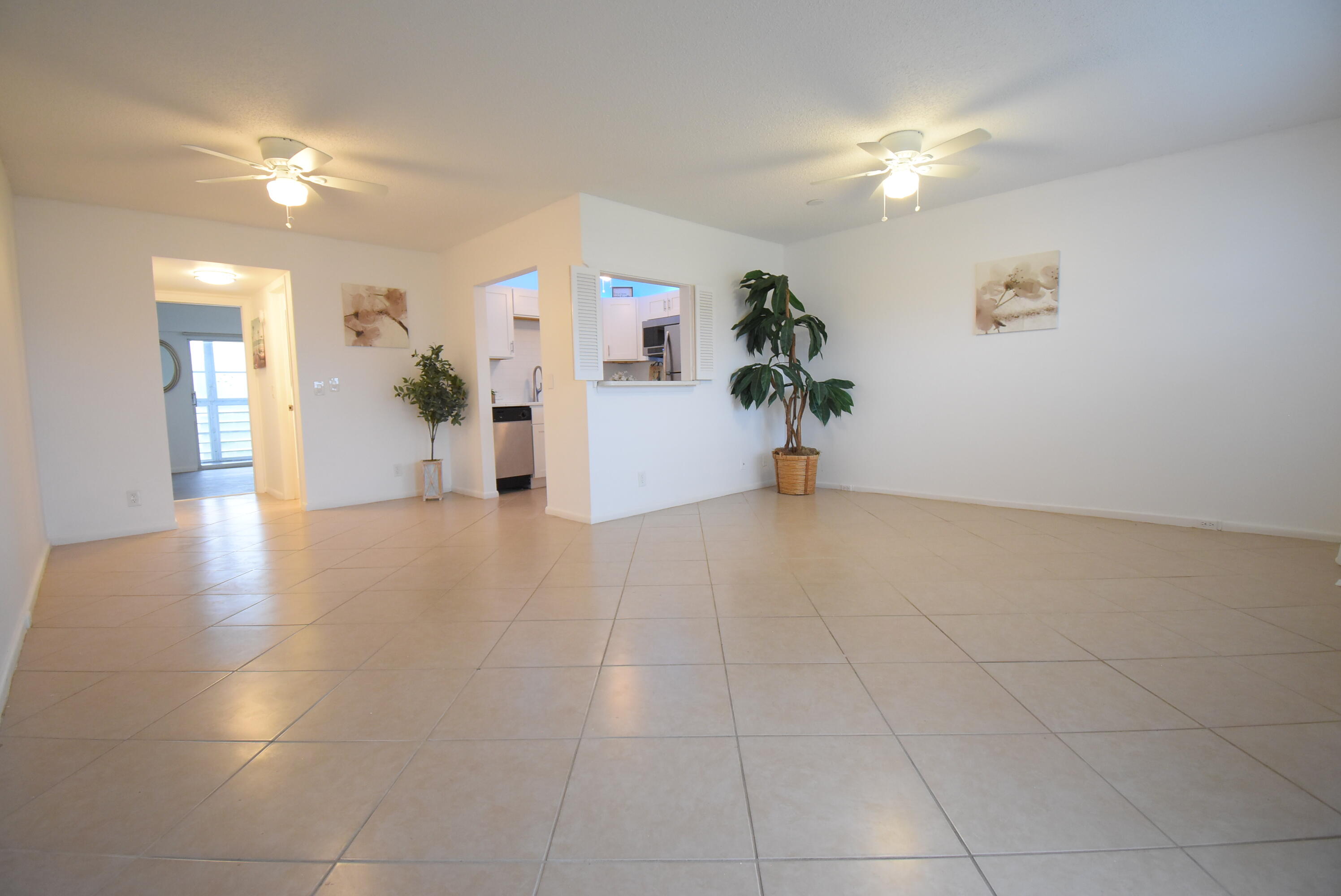 205 Suffolk F Boca Raton, FL 33434 - Photo 2 of 20 DSC_0149