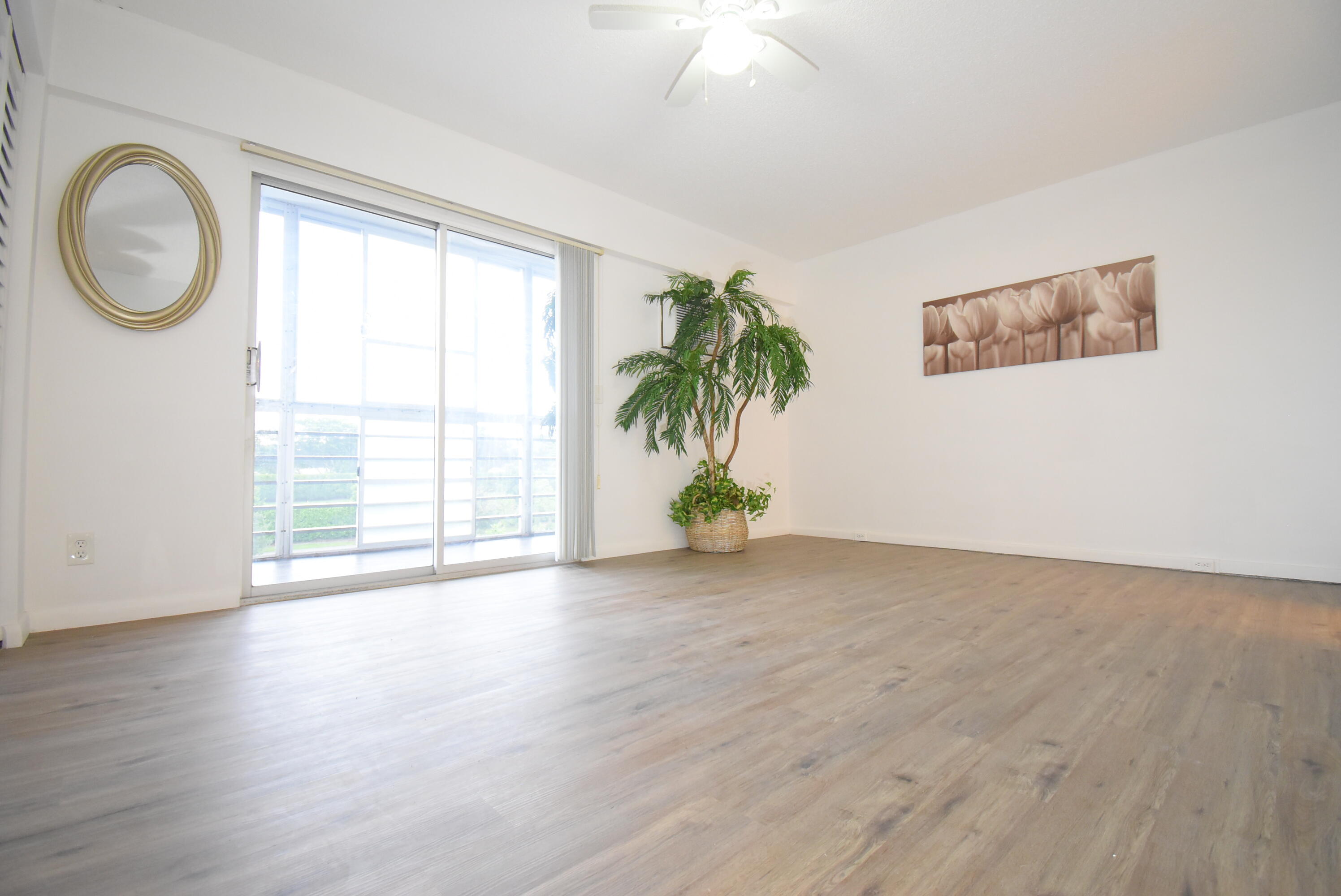 205 Suffolk F Boca Raton, FL 33434 - Photo 5 of 20 DSC_0091