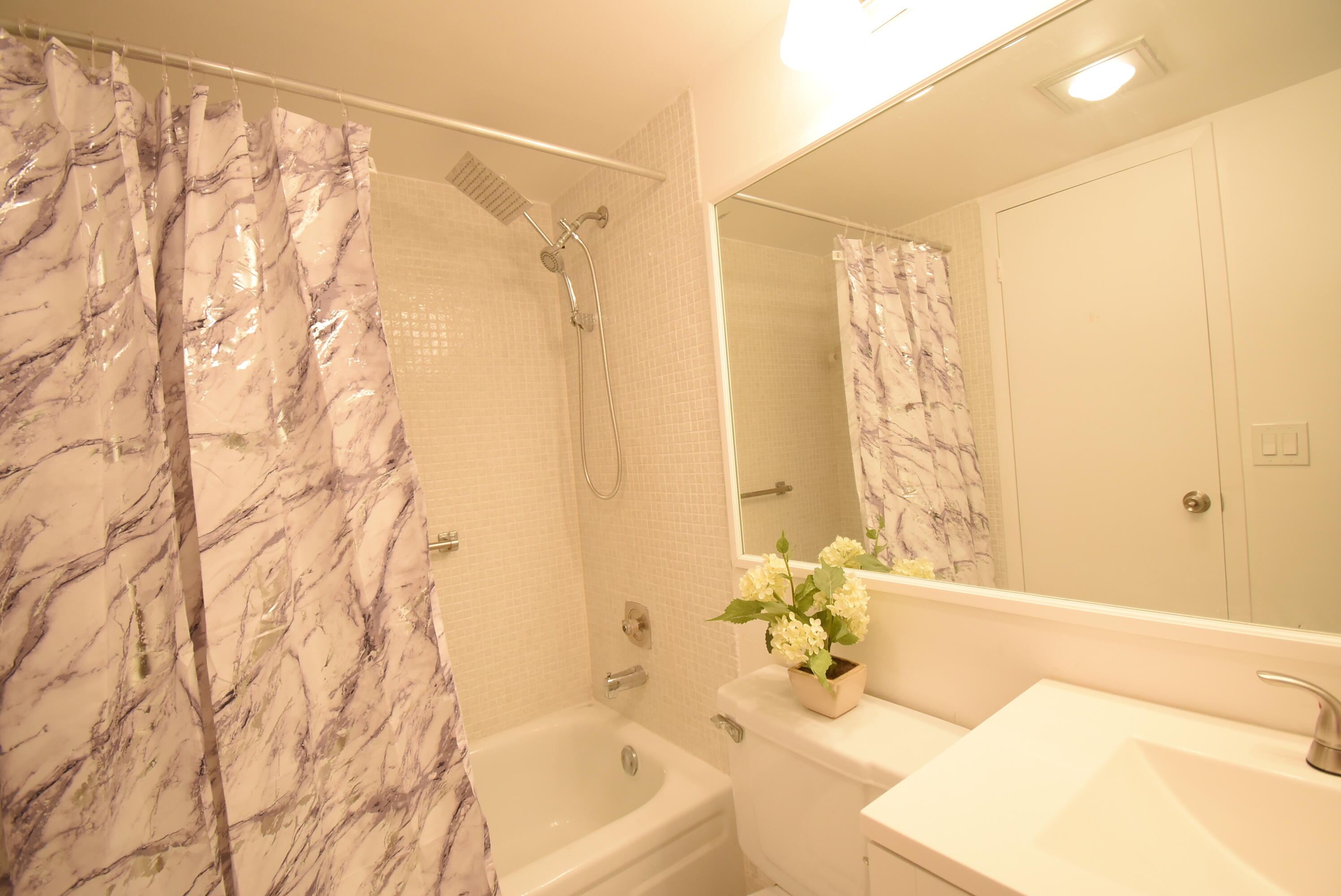 205 Suffolk F Boca Raton, FL 33434 - Photo 7 of 20 DSC_0103