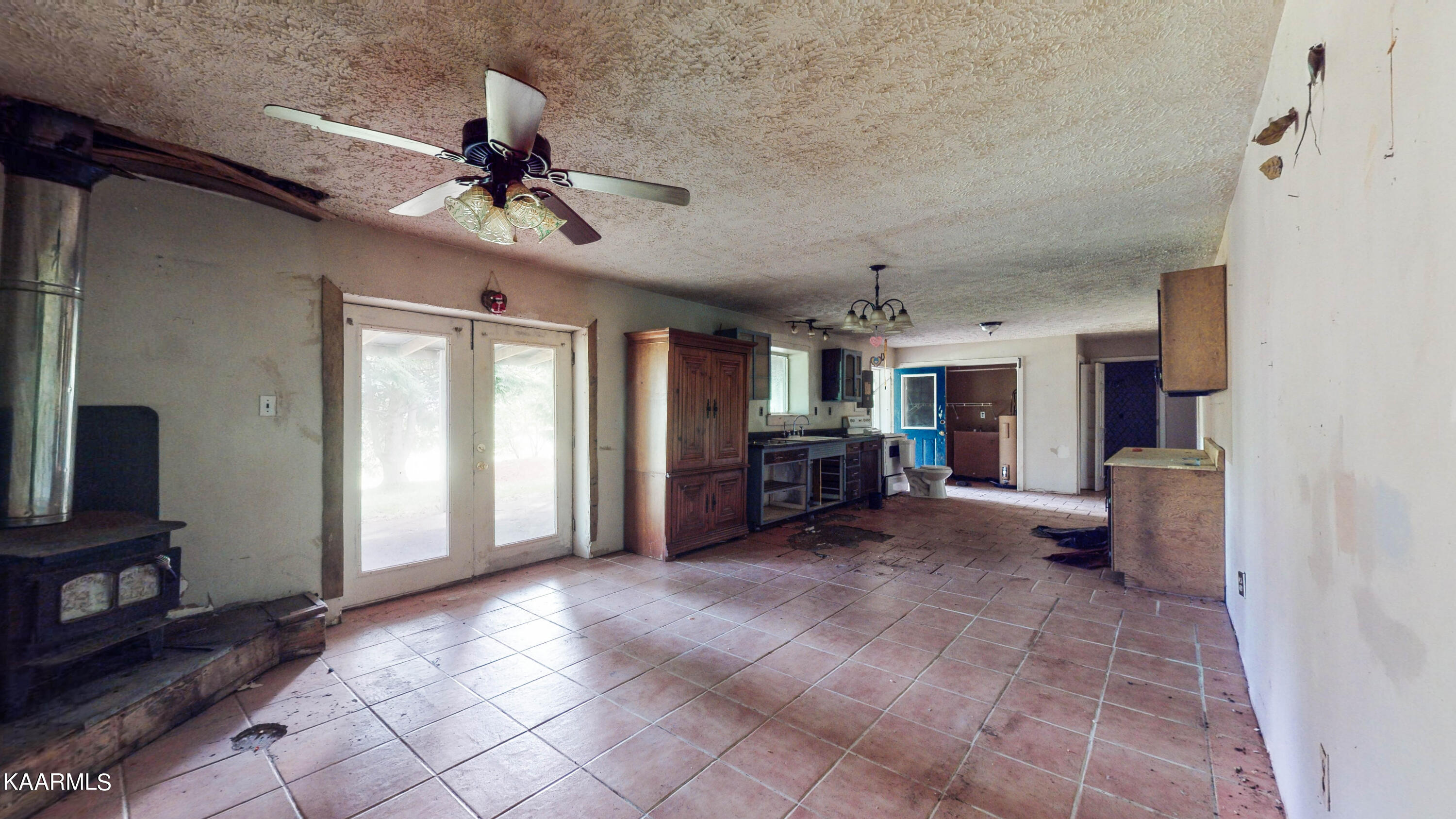 136 Log Lane Jacksboro, TN 37757 - Photo 11 of 13 Log-Lane-05182023_091612