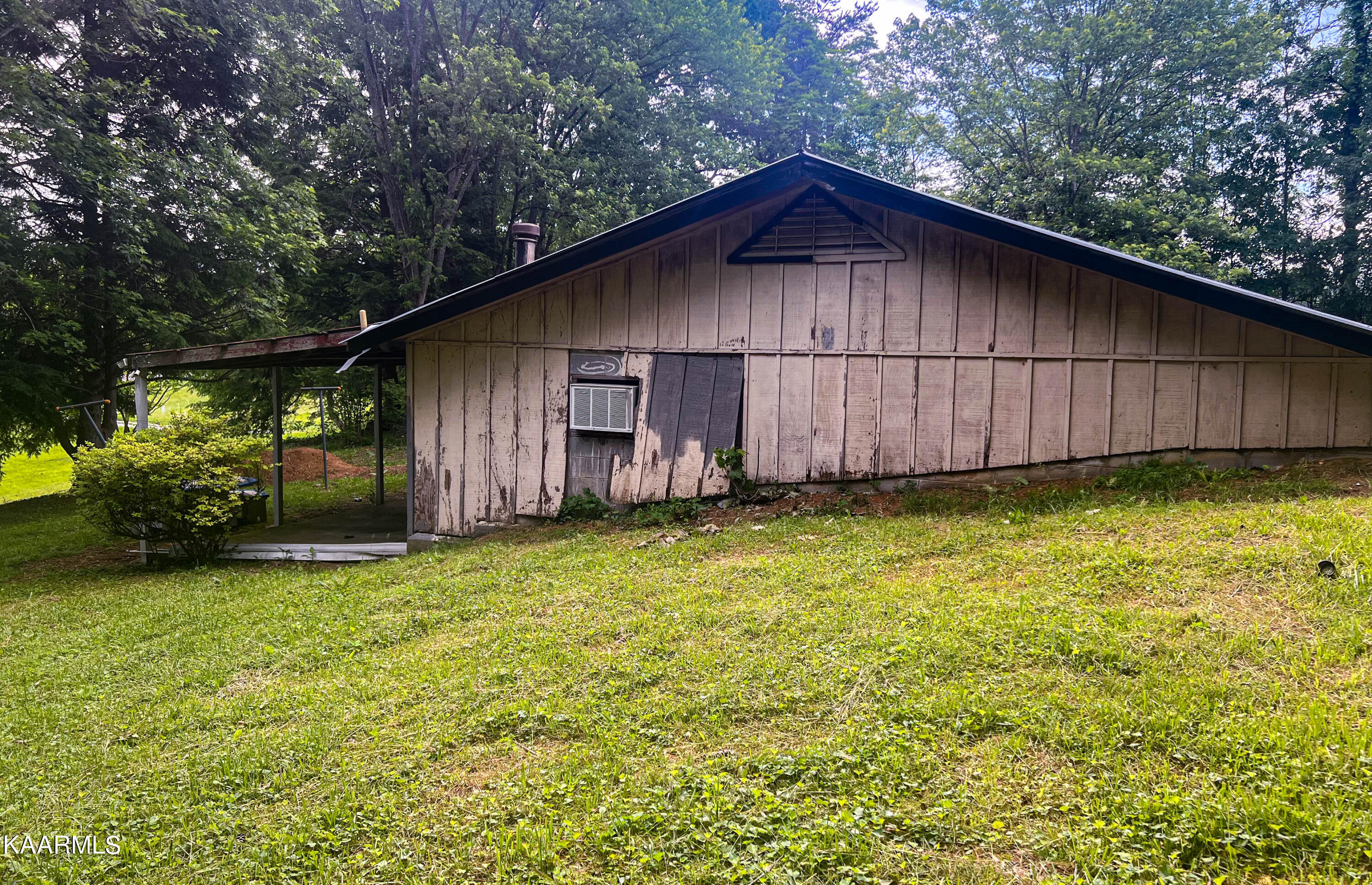 136 Log Lane Jacksboro, TN 37757 - Photo 4 of 13 IMG_6037