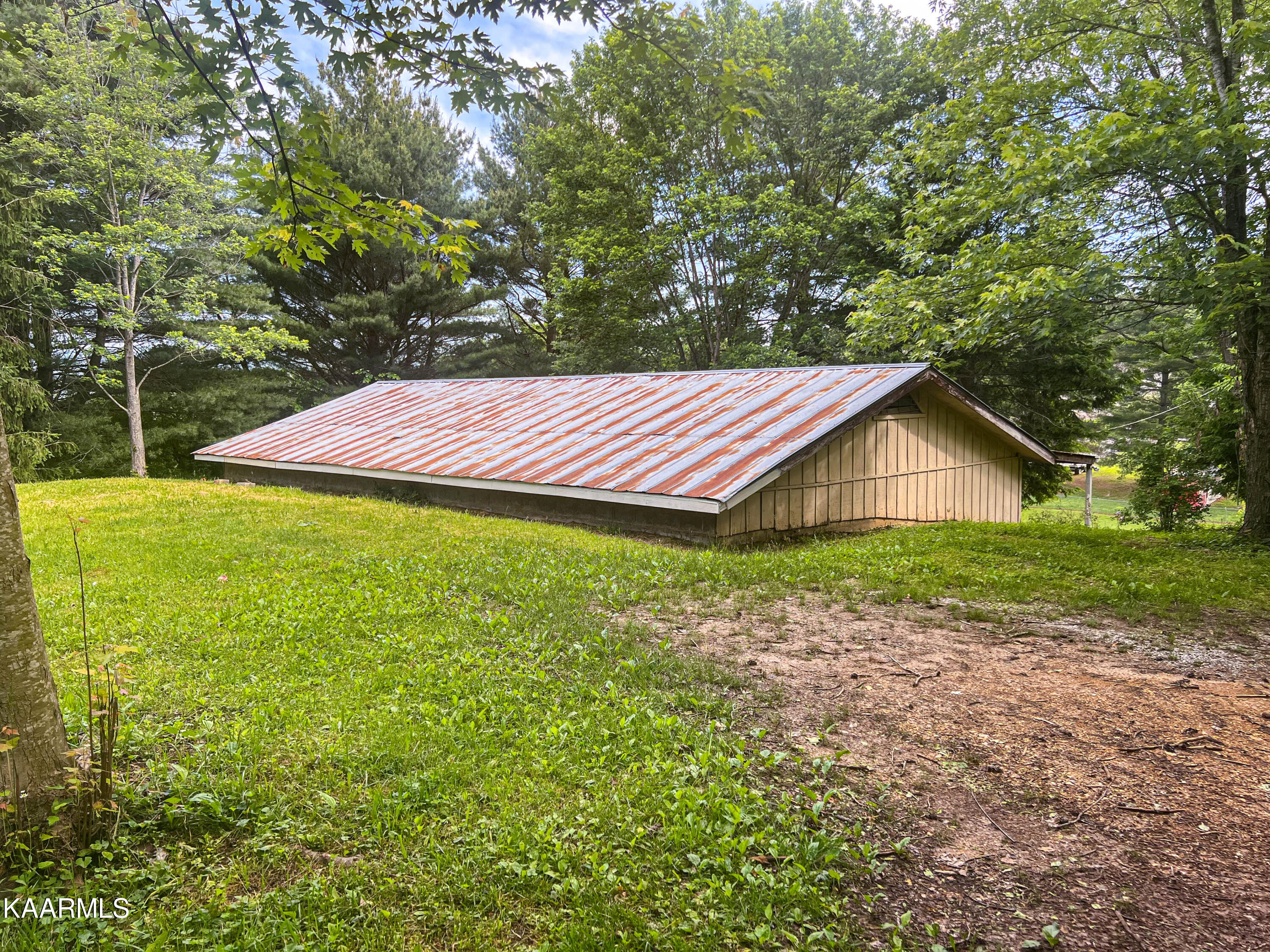 136 Log Lane Jacksboro, TN 37757 - Photo 5 of 13 IMG_6038