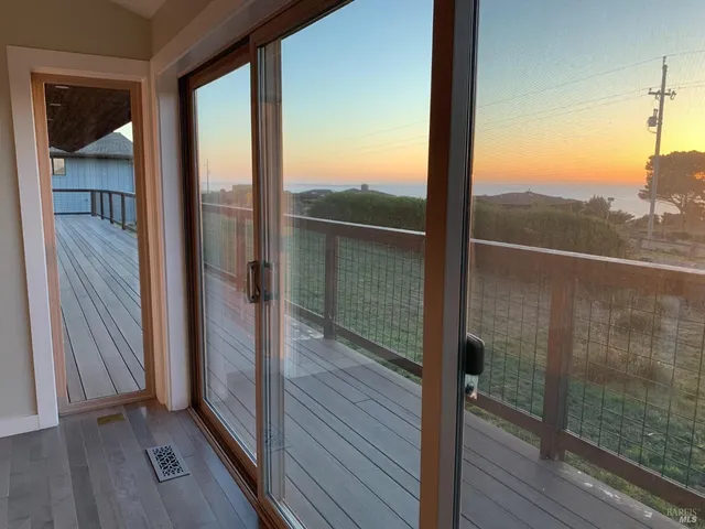 $990,000 | 14920 Mallo Pass Drive, Manchester, CA 95459