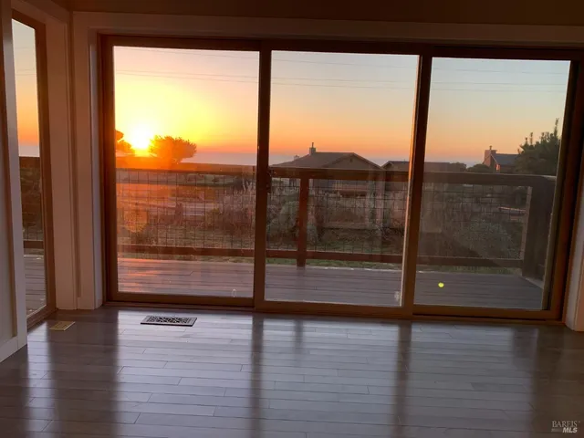 $990,000 | 14920 Mallo Pass Drive, Manchester, CA 95459