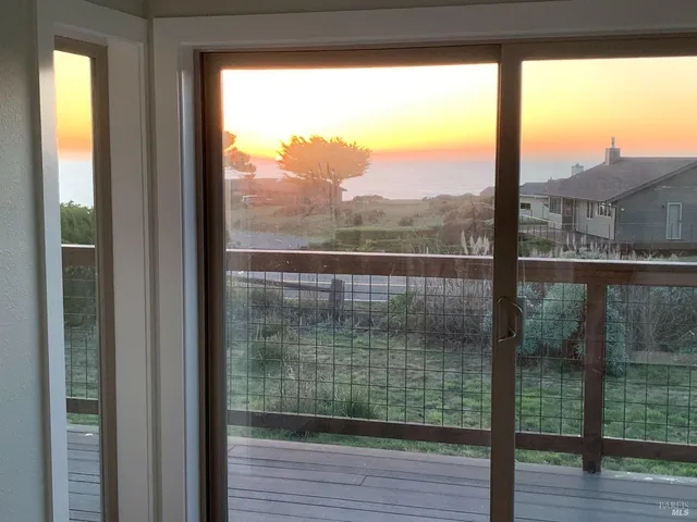 $990,000 | 14920 Mallo Pass Drive, Manchester, CA 95459