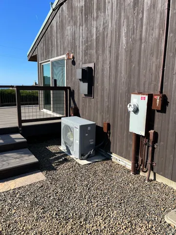 $990,000 | 14920 Mallo Pass Drive, Manchester, CA 95459