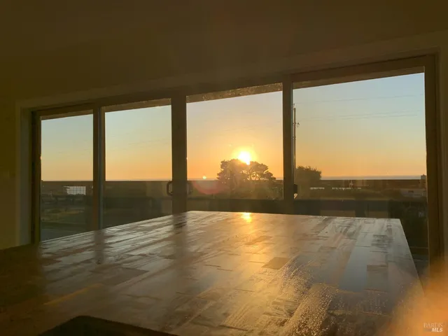 $990,000 | 14920 Mallo Pass Drive, Manchester, CA 95459