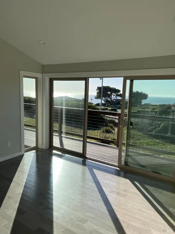 $990,000 | 14920 Mallo Pass Drive, Manchester, CA 95459