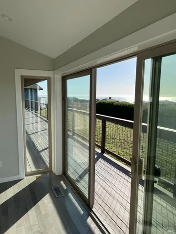 $990,000 | 14920 Mallo Pass Drive, Manchester, CA 95459