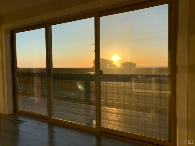 $990,000 | 14920 Mallo Pass Drive, Manchester, CA 95459