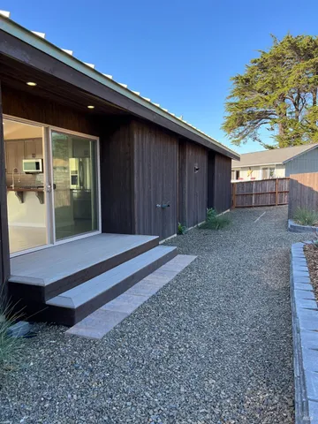 $990,000 | 14920 Mallo Pass Drive, Manchester, CA 95459