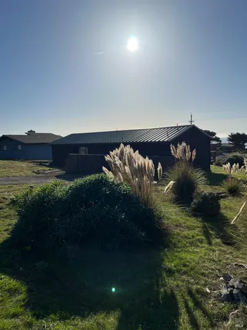 $990,000 | 14920 Mallo Pass Drive, Manchester, CA 95459