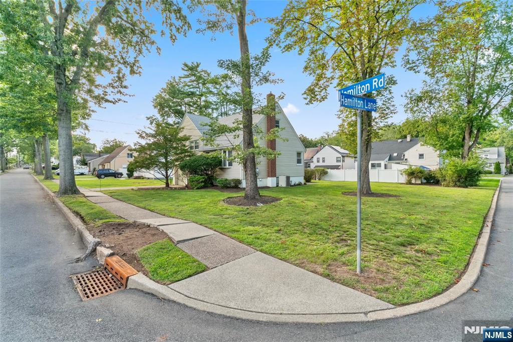 257 Hamilton Road Teaneck, NJ 07666 - Photo 3 of 31 Gallery Image 3