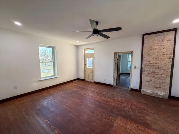 $1,150 | 107 East Stone Street, Unit B, Collinsville, TX 76233