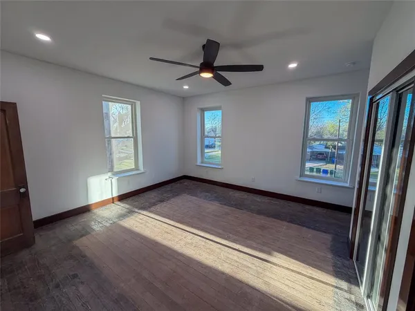 $1,150 | 107 East Stone Street, Unit B, Collinsville, TX 76233