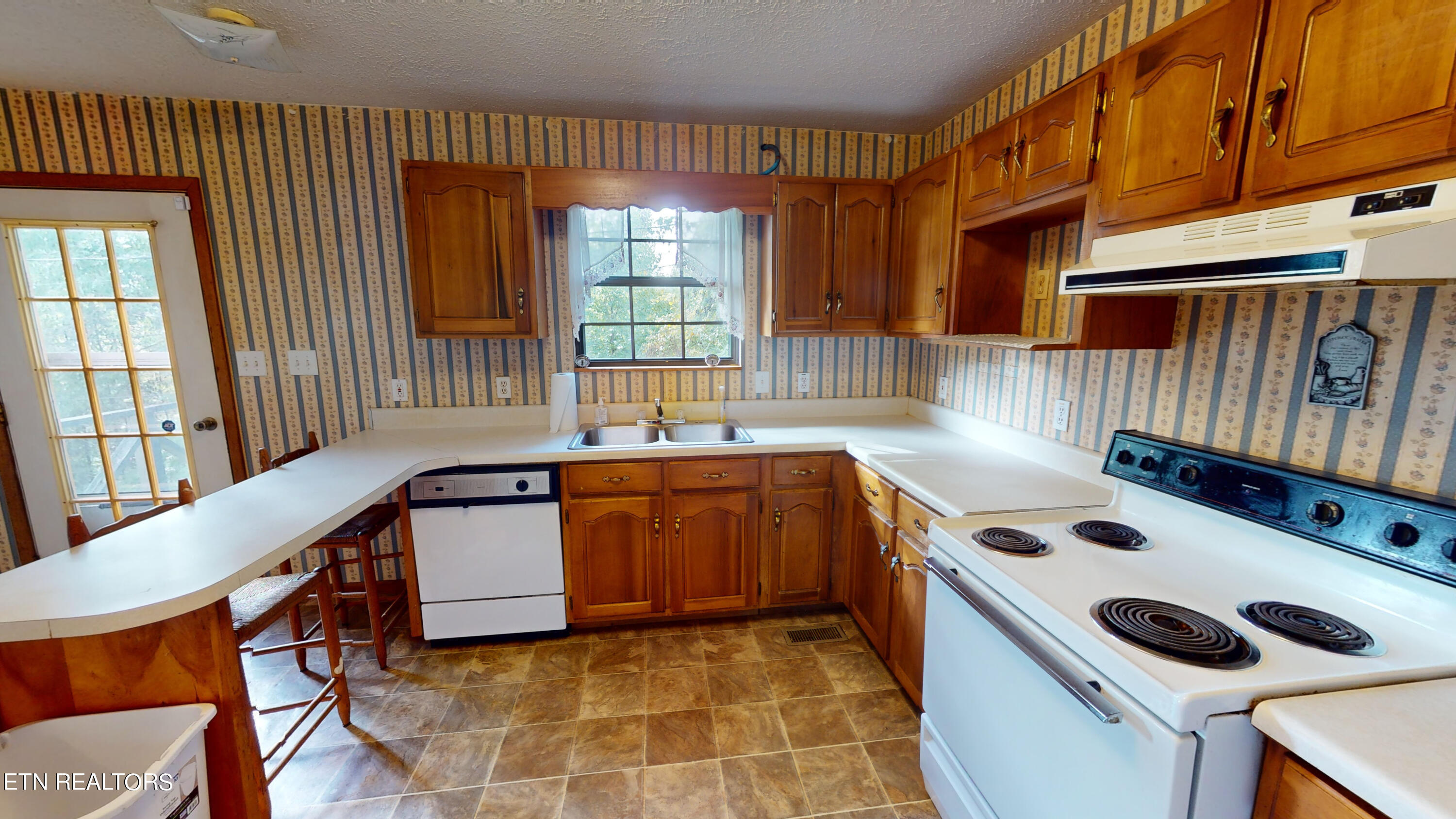 198 Welch Road Tazewell, TN 37879 - Photo 10 of 35 09.14.2024_11.35.09