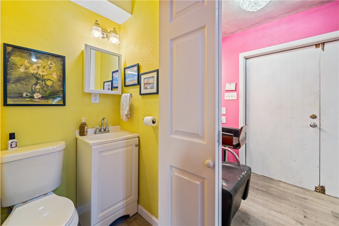 4338 Yucca Street Corpus Christi, TX 78411 - Photo 25 of 31 a bathroom with a toilet sink and tub