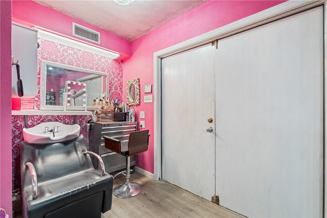 4338 Yucca Street Corpus Christi, TX 78411 - Photo 27 of 31 a room with table and chairs