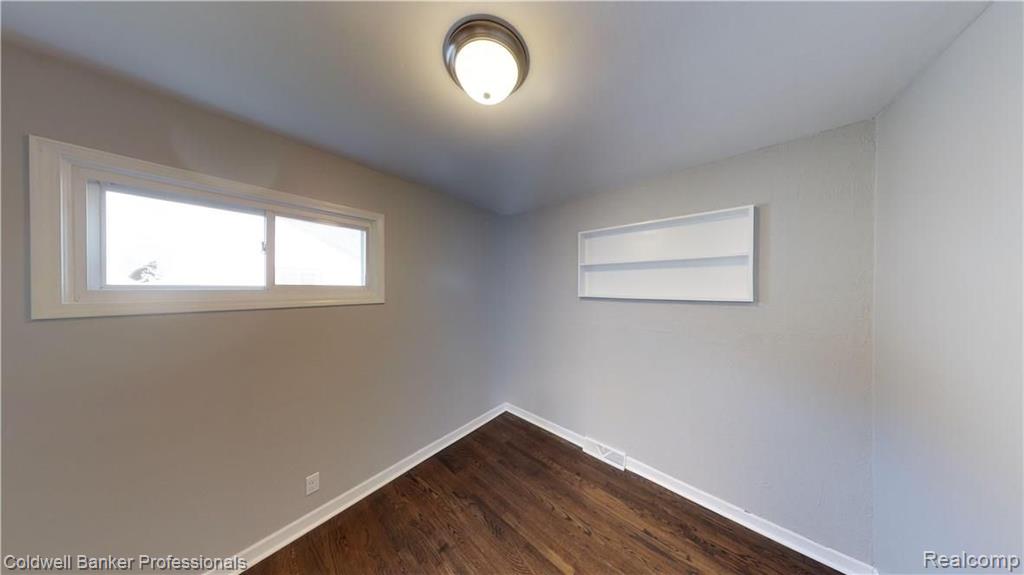 5214 Drayton Road Clarkston, MI 48346 - Photo 21 of 31