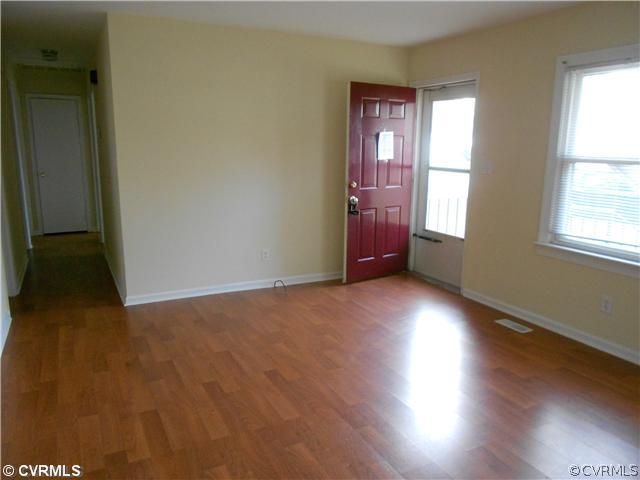 3202 Courthouse Road Hopewell, VA 23860 - Photo 2 of 6 Living Room
