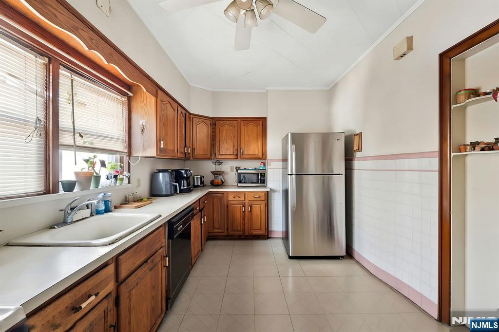 419 Hamilton Street Harrison, NJ 07029 - Photo 28 of 48