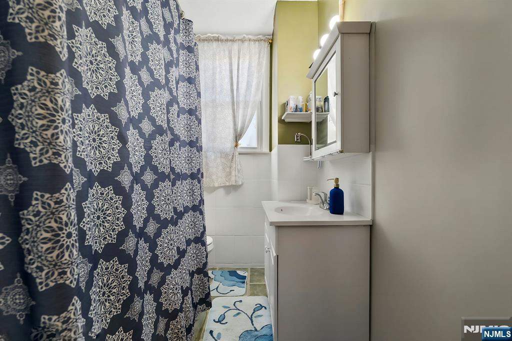 419 Hamilton Street Harrison, NJ 07029 - Photo 39 of 48