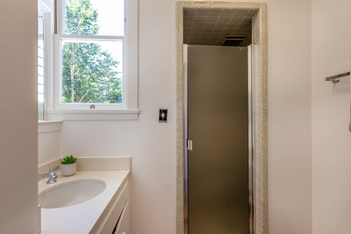 343 Ranelagh Road Hillsborough, CA 94010 - Photo 25 of 35 Gallery Image 25