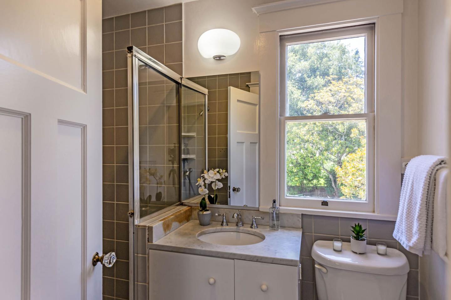 343 Ranelagh Road Hillsborough, CA 94010 - Photo 26 of 35 Gallery Image 26