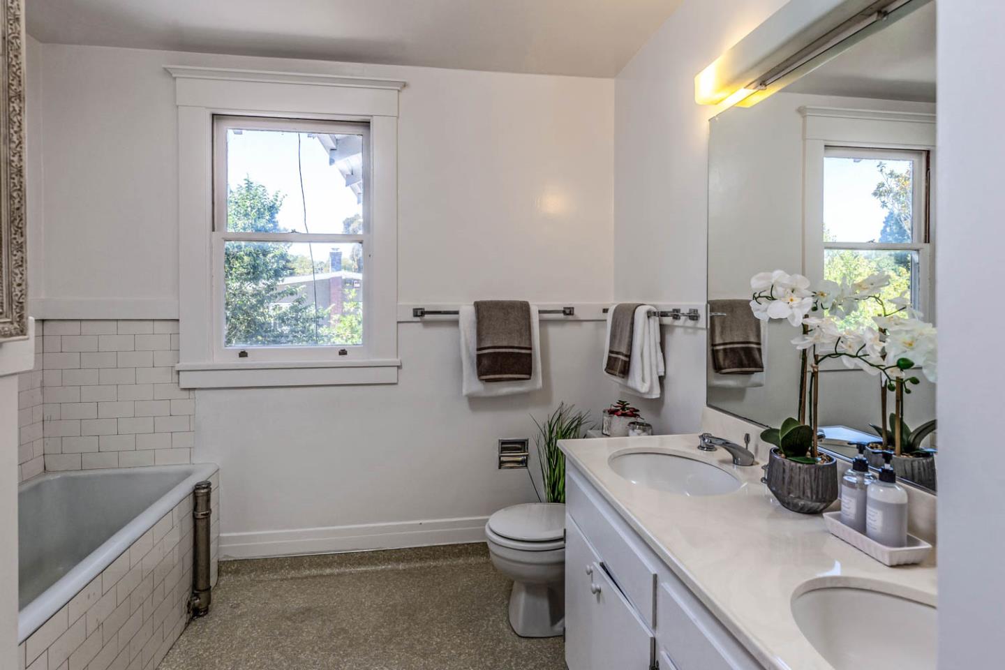 343 Ranelagh Road Hillsborough, CA 94010 - Photo 27 of 35 Gallery Image 27
