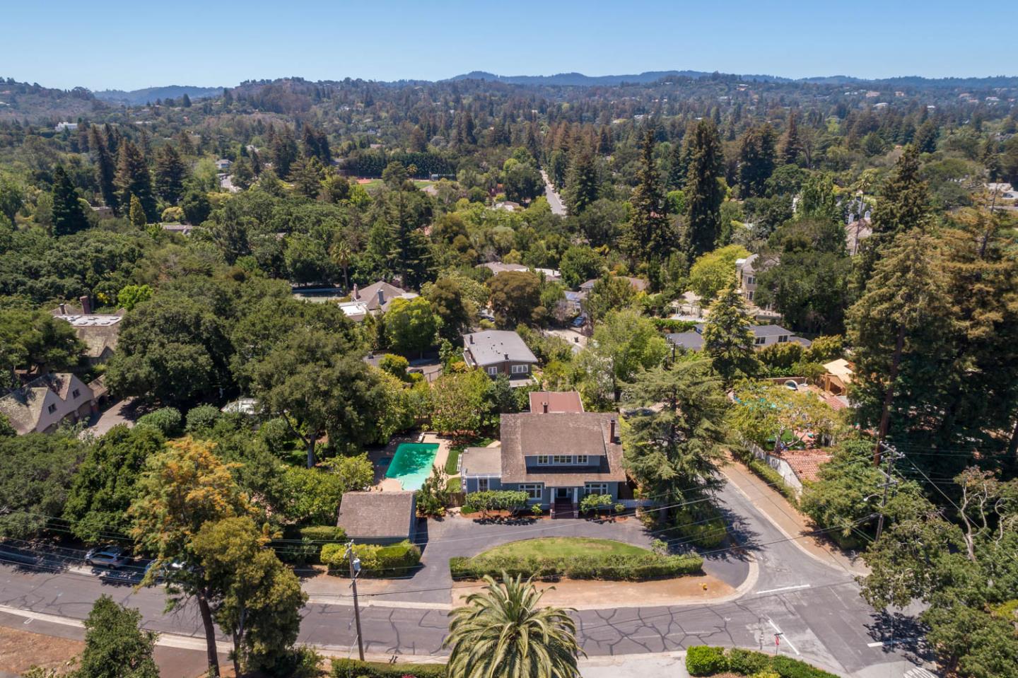 343 Ranelagh Road Hillsborough, CA 94010 - Photo 4 of 35 Gallery Image 4