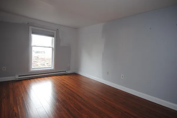 $1,850 | 108 Eastern Avenue, Unit 304, Manchester, NH 03104