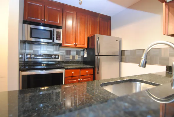 $1,850 | 108 Eastern Avenue, Unit 304, Manchester, NH 03104